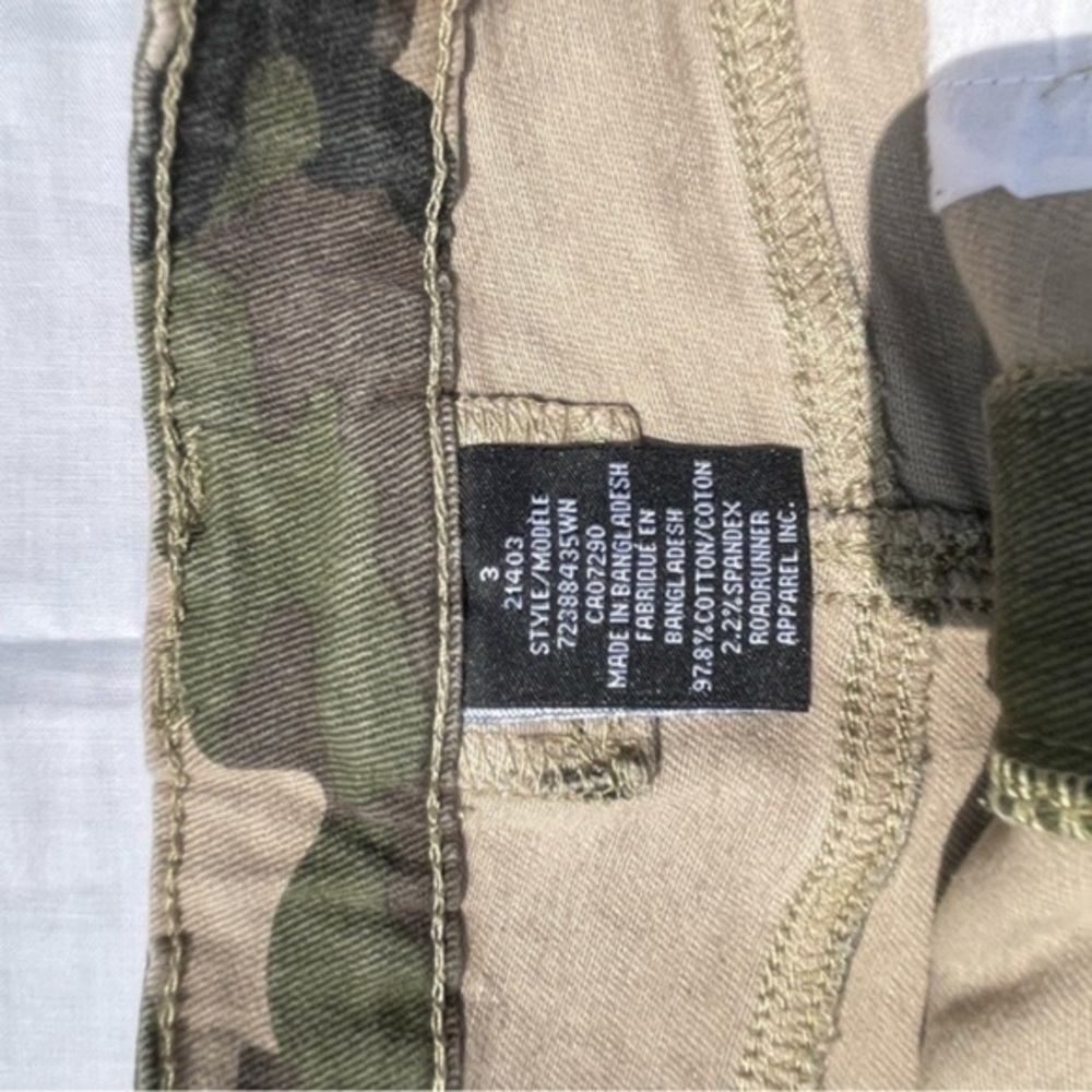 New Highrise Camo Print Shorts Size 3 - Picture 8 of 10
